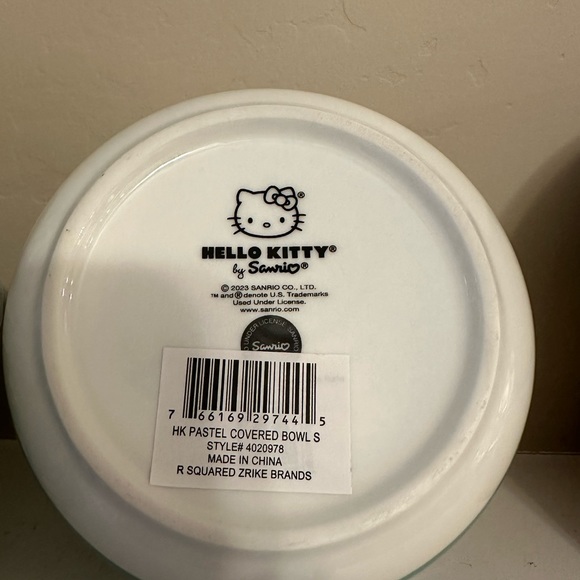 Hello Kitty Ceramic Bowl Set with Vented lid Tupperware - Picture 7 of 7